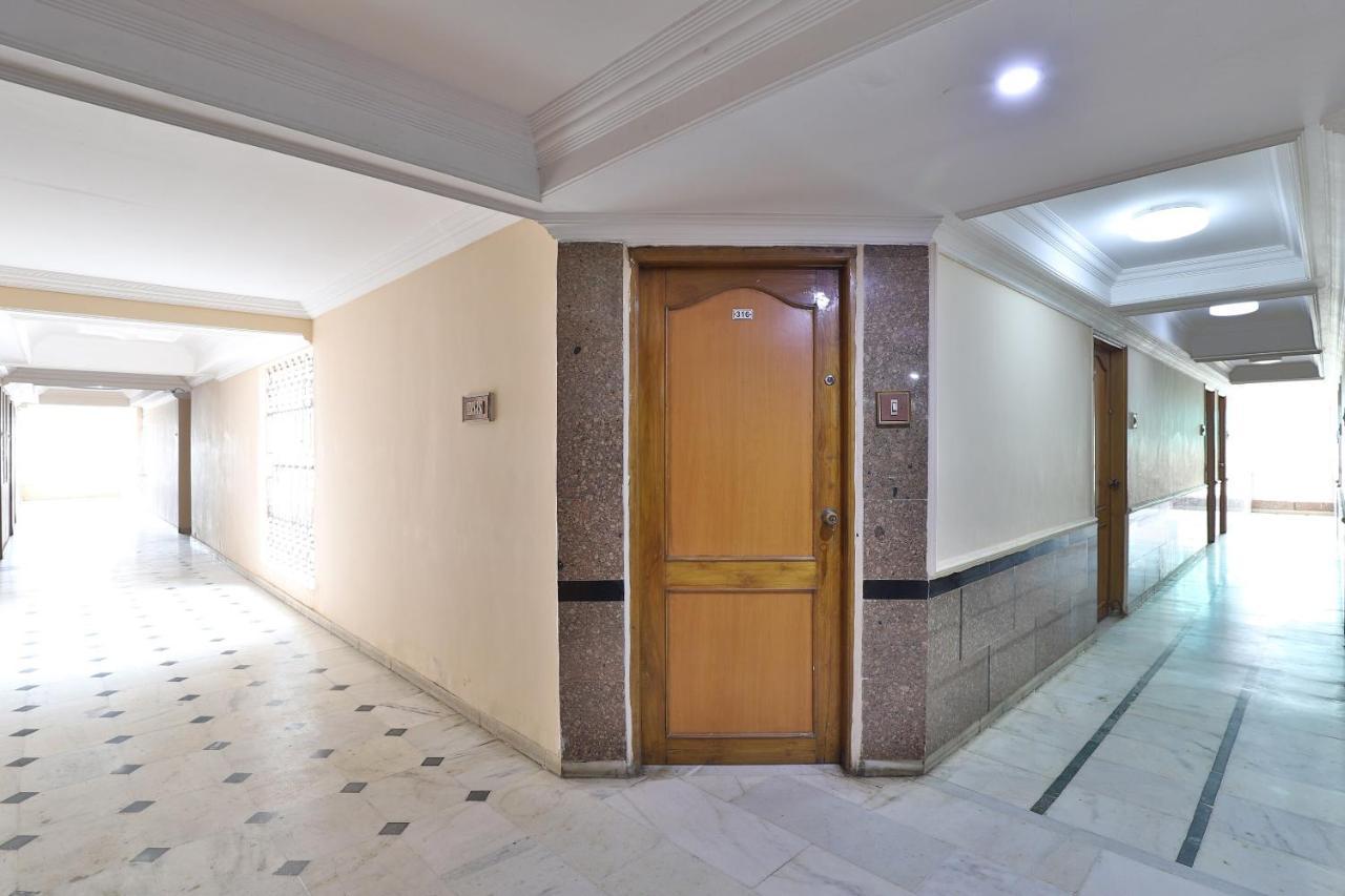 SPOT ON 39880 Hotel Decent Ānand Exterior foto