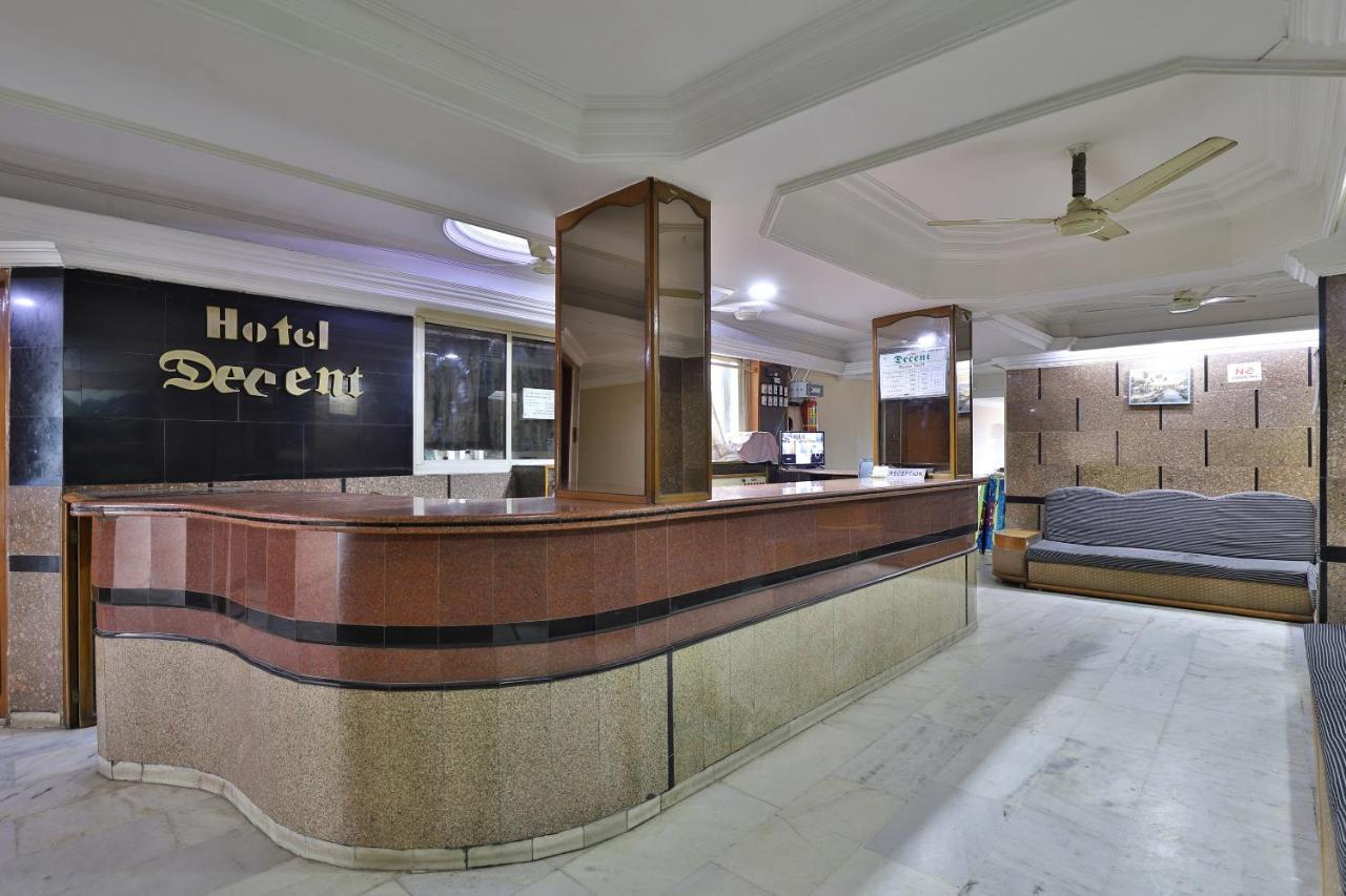 SPOT ON 39880 Hotel Decent Ānand Exterior foto